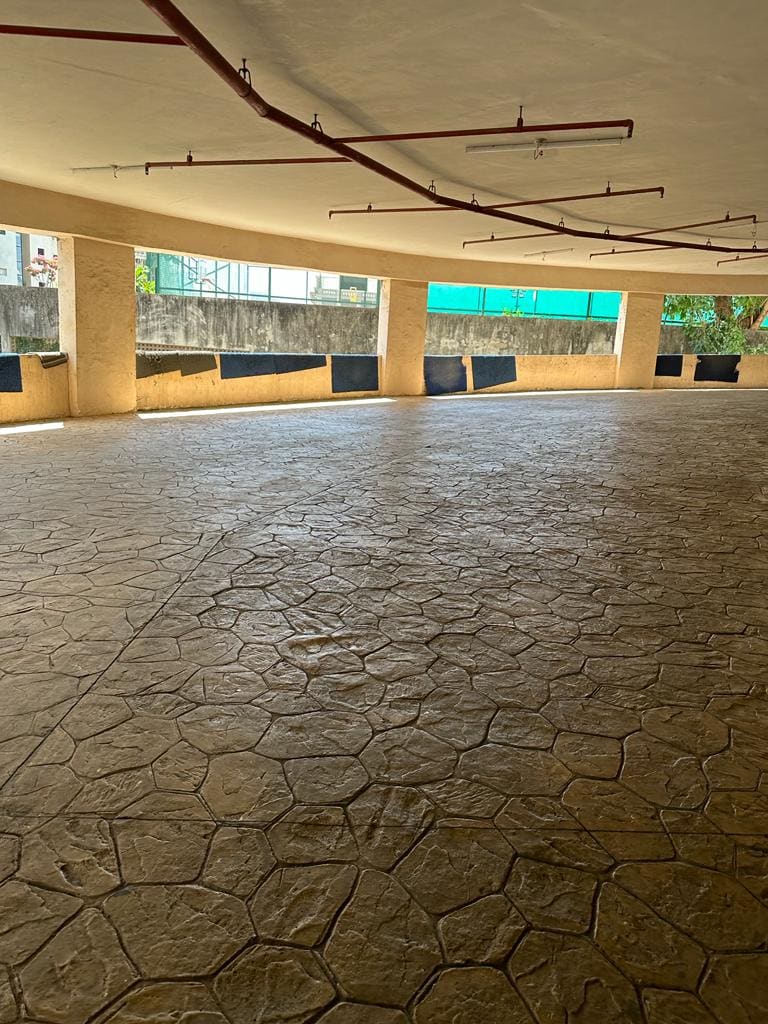 Stamped concrete with cobblestone pattern