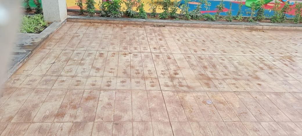 Stamped concrete with natural stone look