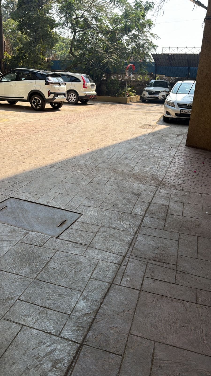 Stamped concrete with natural stone look