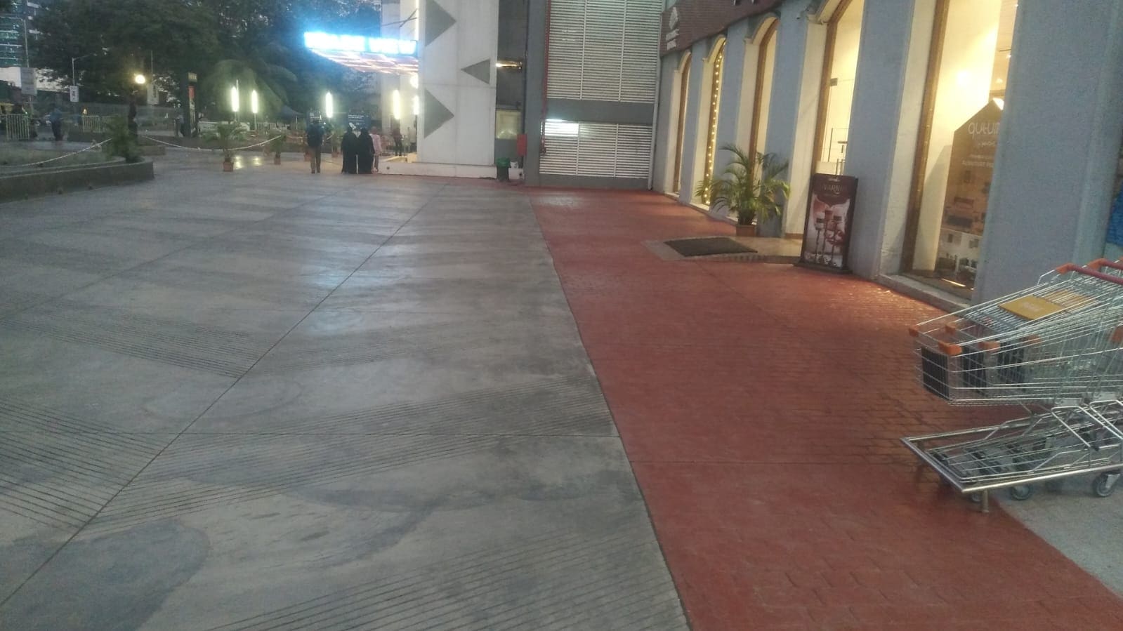 Stamped concrete with natural stone texture